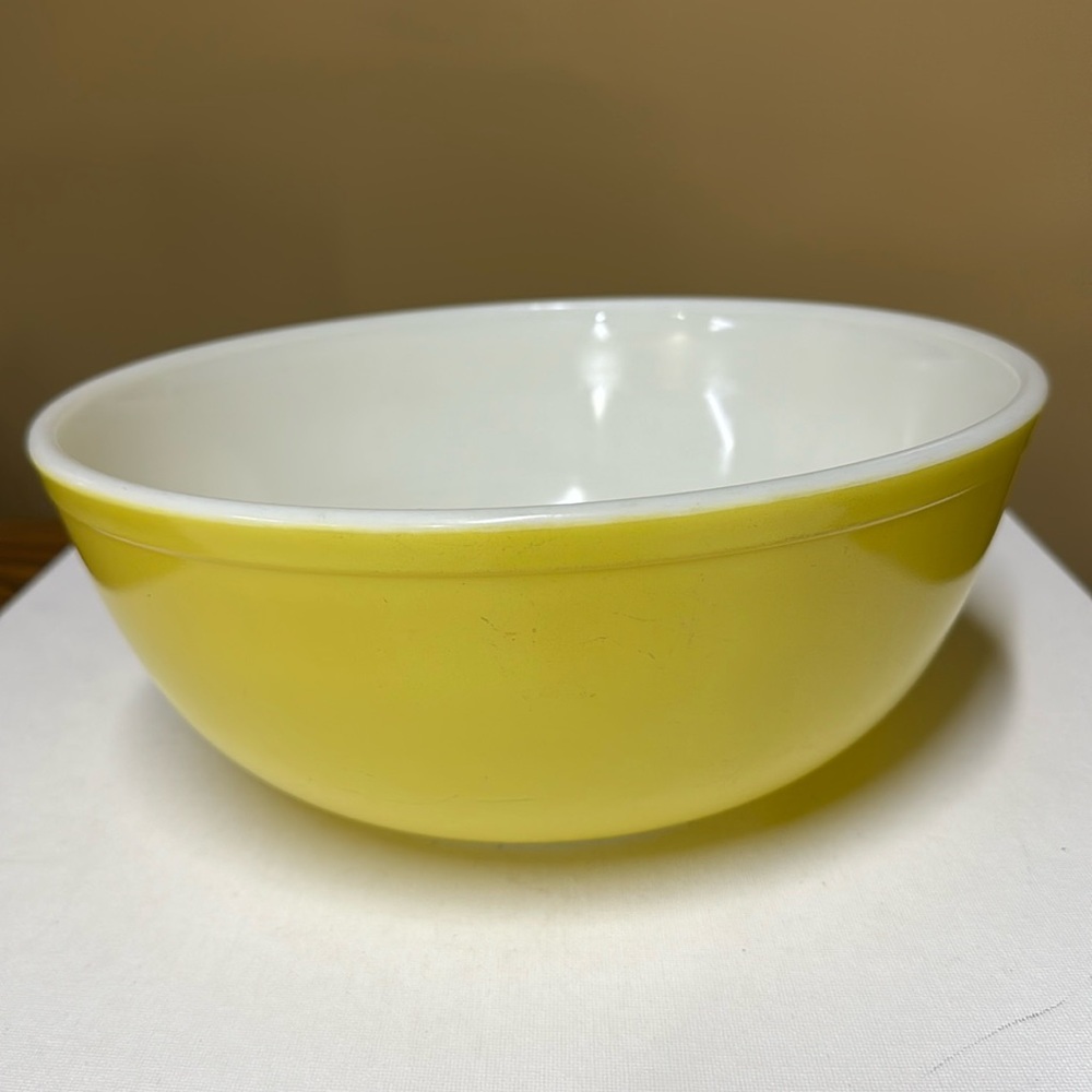 Pyrex primary colored yellow bowl